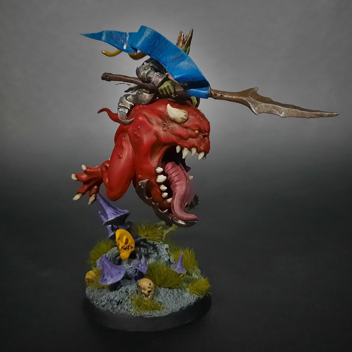 Warped_Paint's tweet photo. "Let's get Bouncy"
First Loonsboss on Squig done. (Second one on the way)
I do not like that the hood is blown off but it did give me the opportunity to place/make a crown.
#WarhammerCommunity #AgeofSigmar #gloomspitegitz #moonclan #PaintingWarhammer #Warmongers @WarComTeam https://t.co/89blgnavuB