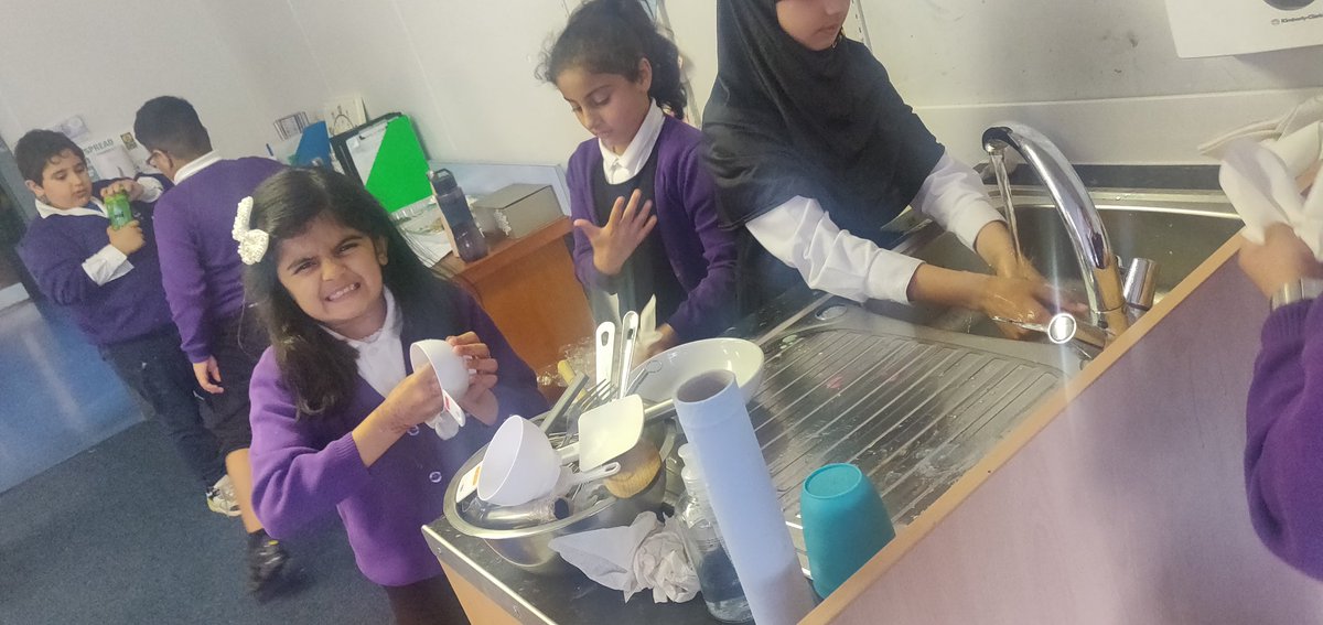 bhatti_nazish's tweet photo. Busy bees π in #Primary45 @StAlbertsG41! Raising money πΈπ° for our new library that is representative of the #diversity in our school and the #protectedcharacteristics π΅ππΎββοΈπ§πΌπ¬ @EquanicityUK Like & Retweet pleaseπ Follow to see our progress ! https://t.co/iUDJPLJ4sh