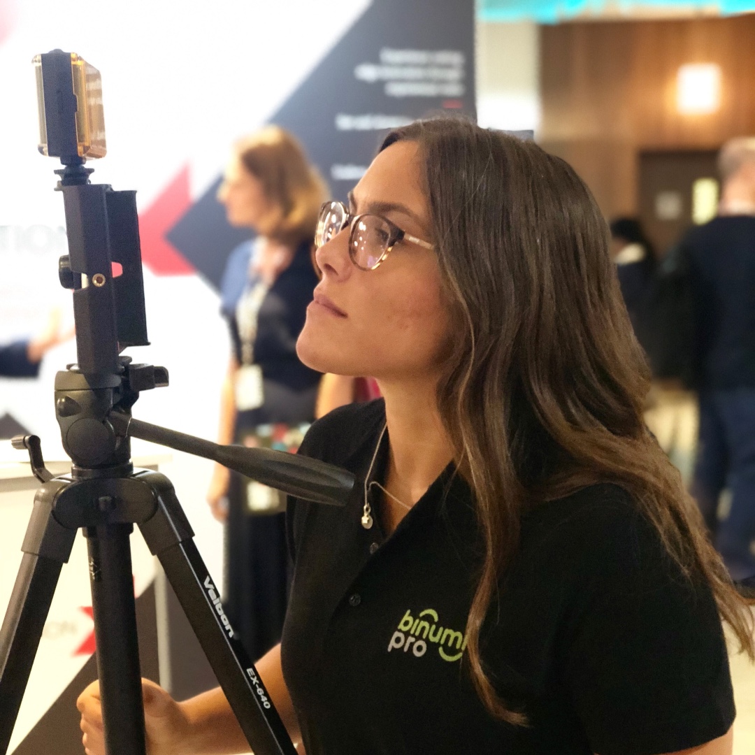 The Binumi Pro kit includes a lightweight smartphone rig, small, collapsable tripod, professional lapel microphone and bright LED light. 

#videocreationkit #videocreationtools #binumipro #contentcreator