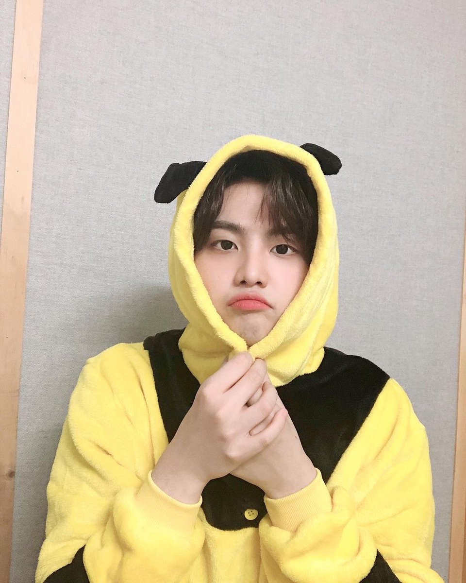 24k_romania's tweet photo. - 24/05/2021 - #KIYONG Instagram Update

Bzzzzz~~🐝🌺 

#24K #Kiyong #Kyong #24USelcaDay

#24K #KIYONG #투포케이 #기용 https://t.co/c2T6zLiKdk