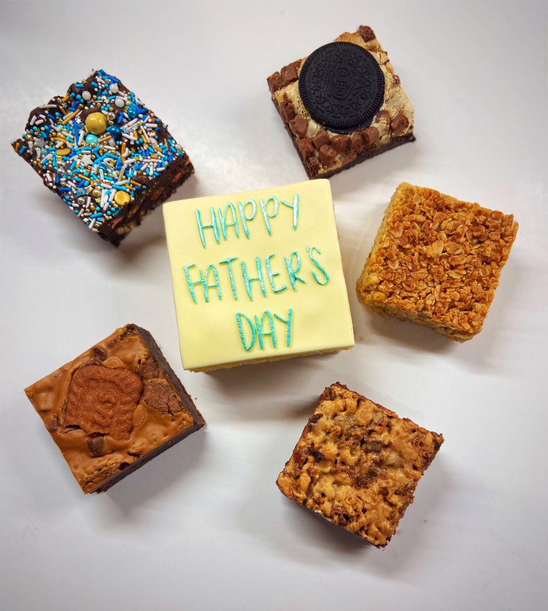 #FathersDay treat box which is also postable, yay!
Here's what's in it...
- Iced lemon drizzle
- Cookies and cream brownie
- Biscoff brownie
- Peanut salted caramel brownie
- Rocky road
- Flapjack 
Please order via the website by 14th June ❤️ bakeyorkshire.co.uk/product/father… #FoodandDrink
