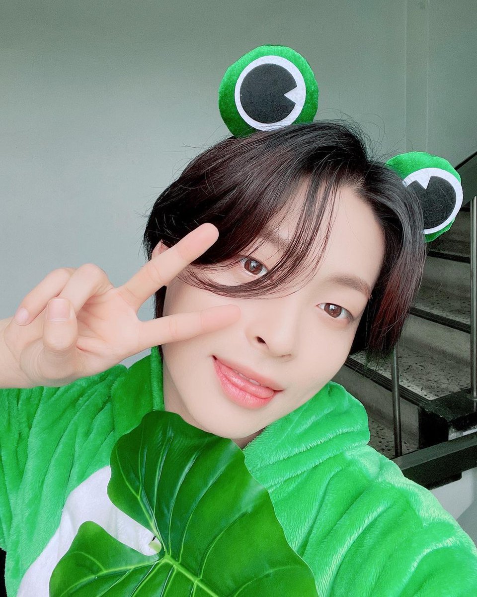 24k_romania's tweet photo. - 24/05/2021 - #YOUNGWOONG Instagram Update

 Ribbit ribbit~~🐸☔️ 

#24K #Youngwoong #0Woong #24USelcaDay

#24K #YOUNGWOONG #투포케이 #영웅 https://t.co/36as5m6OS1