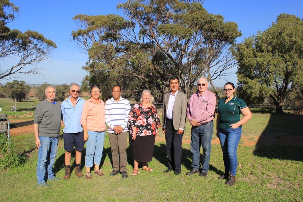 IOA_UWA's tweet photo. .@IOA_UWA Director @KadambotS introduced @uwanews VC @ProfChakma to UWA #FarmRidgefield last Friday. During the tour, he met with the Farm Manager, @UWAresearch staff & students, #Pingelly Shire leaders & resident sheep! 🐑 Learn more about @UWAFutureFarm: https://t.co/otTJ0nLKp8 https://t.co/ka5rb640KN