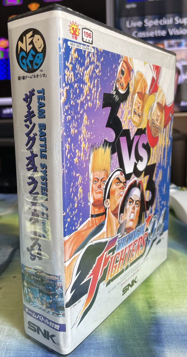 Ophilippos1's tweet image. #SNK #RetroGaminglife #RetroGaming nouvel arrivage pour ma #NeoGeoAES avec un peu de #BeatThemAll 👊on accueille #TheKingOfFighters94 😜😉Imposantes les cartouches #NeoGeo sinon on va découvrir la #PokemonMini chez @Arunotaku @ArunotakuTV ici youtu.be/TRfKOtyv57I