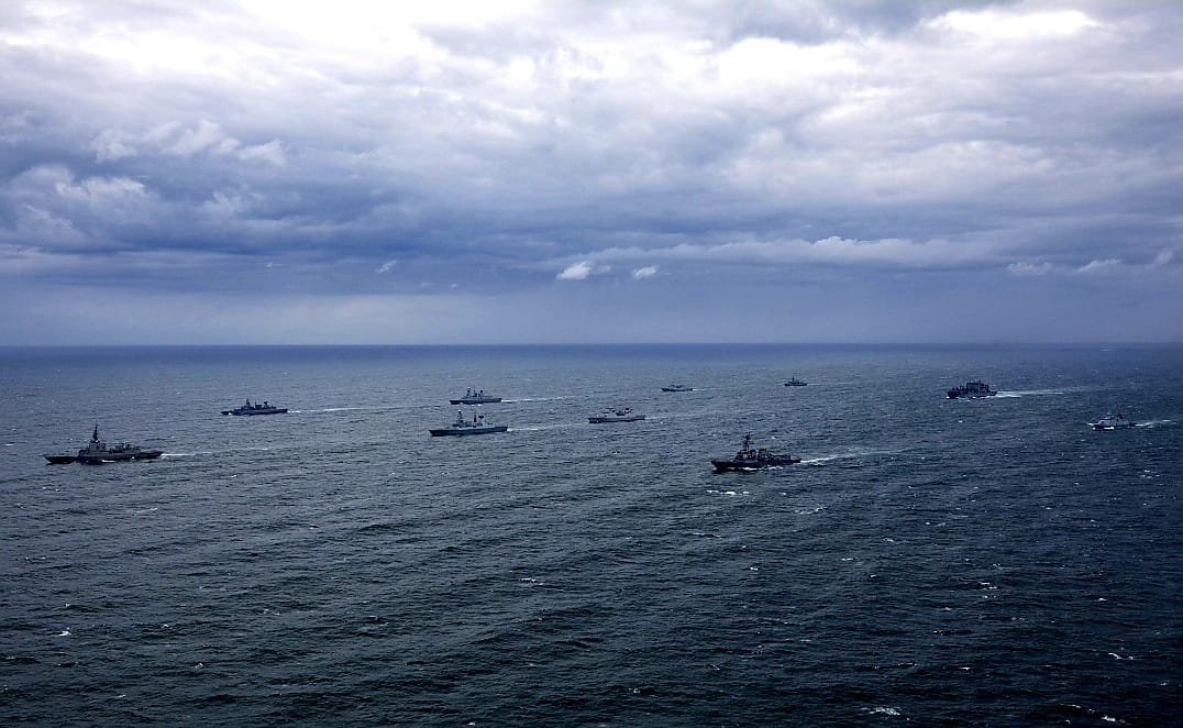 Armada_esp's tweet image. Continua la ejecución del ejercicio #AtSeaDemonstration/#FormidableShield 2021 con la fragata #CristóbalColón como buque de mando.

Estas maniobras navales cuentan con los buques más modernos del mundo que se adiestran en la defensa aérea y antimisil integrada.  #Strongertogether