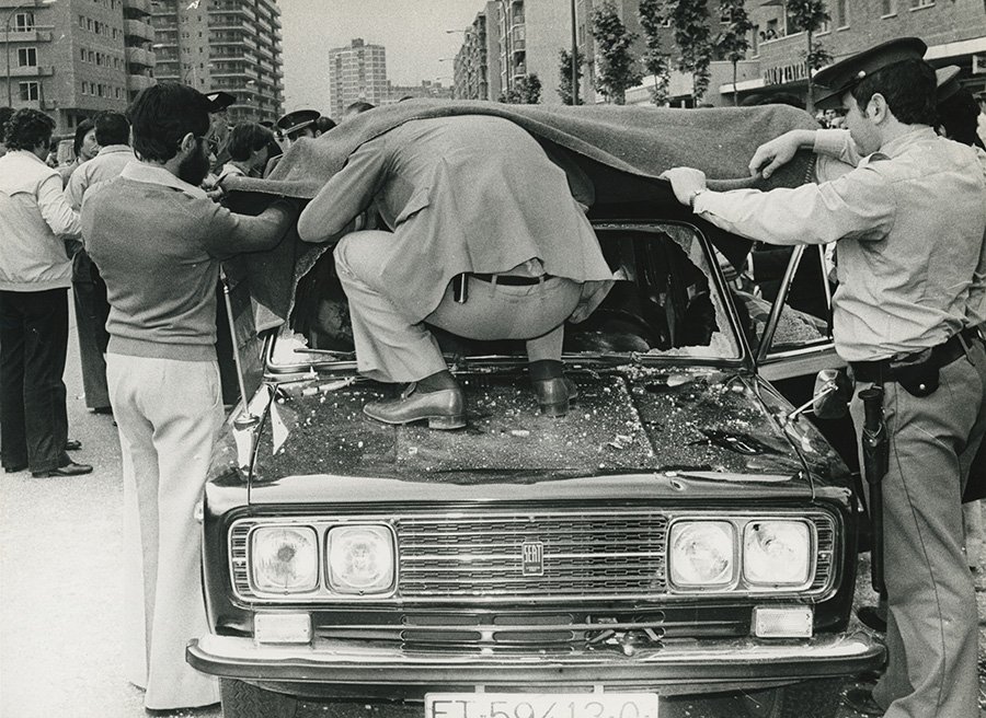 ConsuorF's tweet photo. ¿Sabías que #TalDiaComoHoy 1979 #ETA dejó a 15 niños huérfanos en un solo atentado?. Les ametrallaron en #Madrid y les remataron con una granada. 

Se llamaban: LUIS GÓMEZ HORTIGÜELA, AGUSTÍN LASO CORRAL, JESÚS ÁBALOS GIMÉNEZ y el conductor LUIS GÓMEZ BORRERO.

¡Recuerdales! https://t.co/tYy9I6GHRw