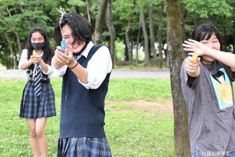 写真に写っている女子高生、持ち方がどう見てもプロにしか見えないｗｗｗ