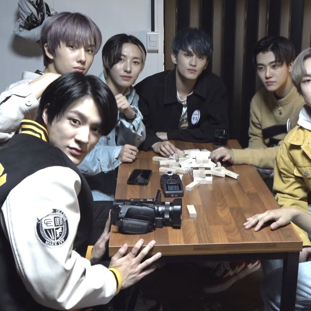 fromxrth's tweet photo. คือทำไมคนอื่นมองกล้อง แต่แจมินมองเจน่อwa https://t.co/yOA3ir9C3S