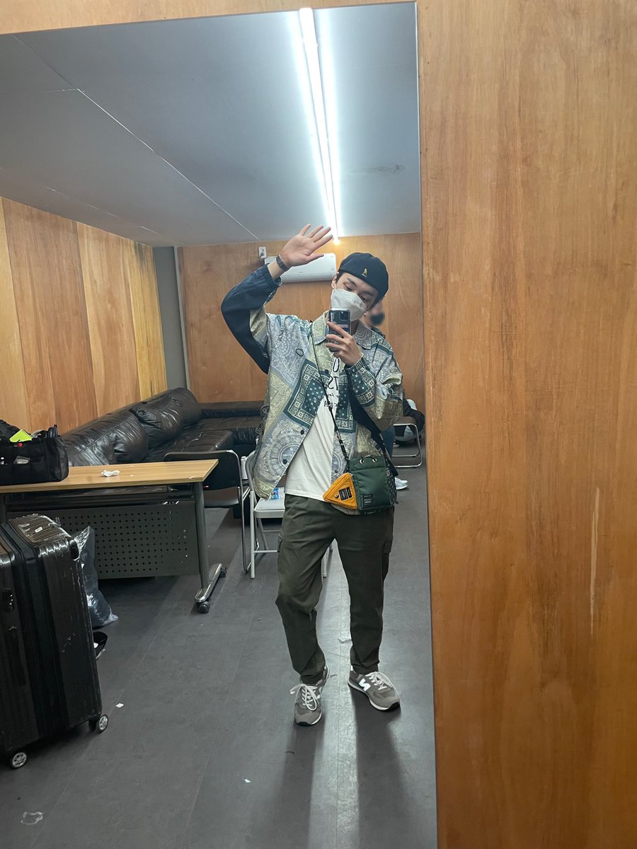OfficialMONSTAX's tweet photo. 반반퇴근욤!!’ㅡ’ #민혁 https://t.co/8tZ6olDZiW