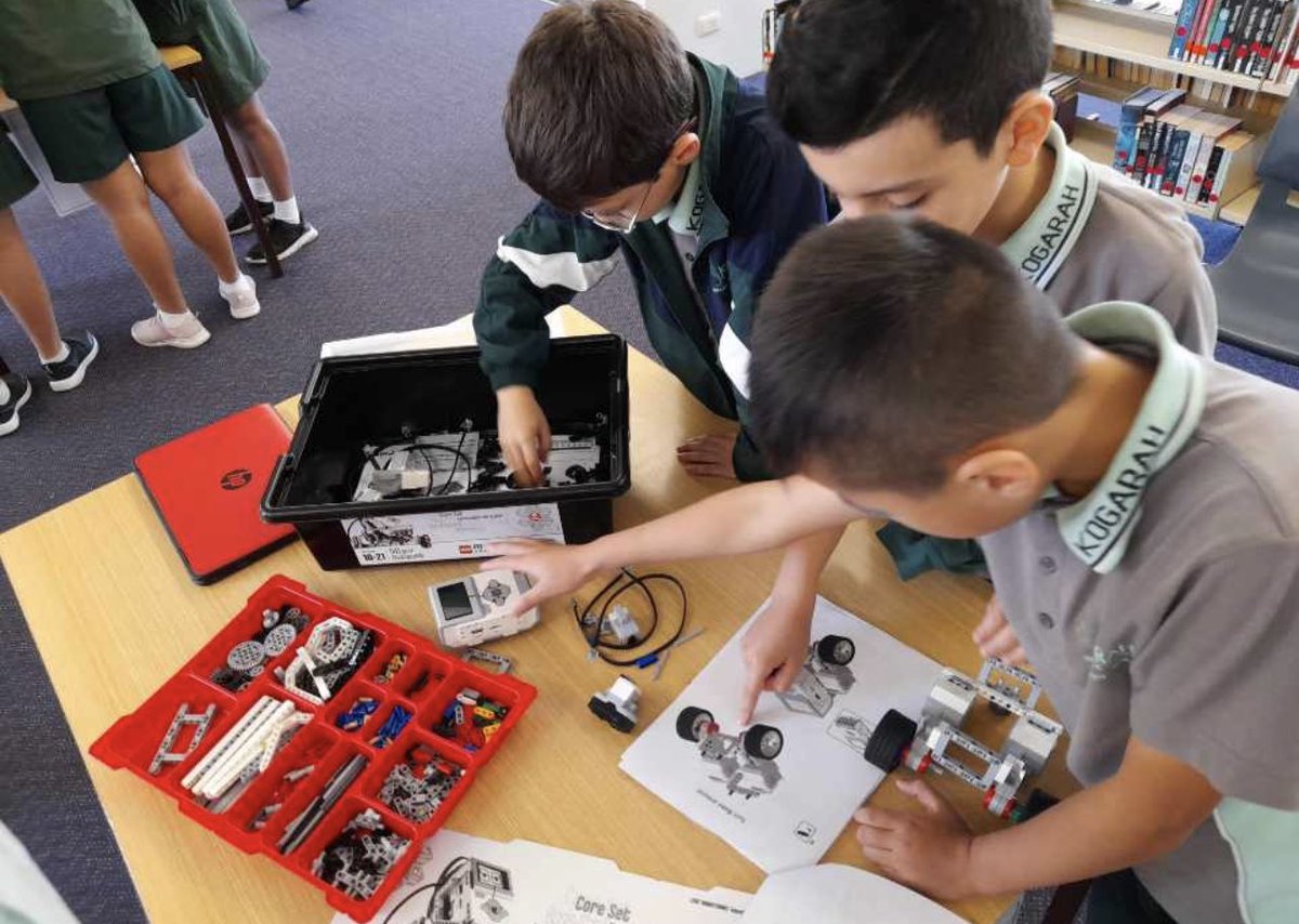 Great to have Kogarah Public School out today to participate in our Robotics Program.