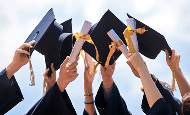 Le CSEM récompense de jeunes diplômés! 
Vous êtes sur le point de rendre un TFE ou un mémoire qui porte sur l'éducation aux médias ? Introduisez votre candidature jusqu’au 15 octobre 2021, vous serez peut-être le.a laureat.e 2021 !
Informations: csem.be/actualite/le-c…