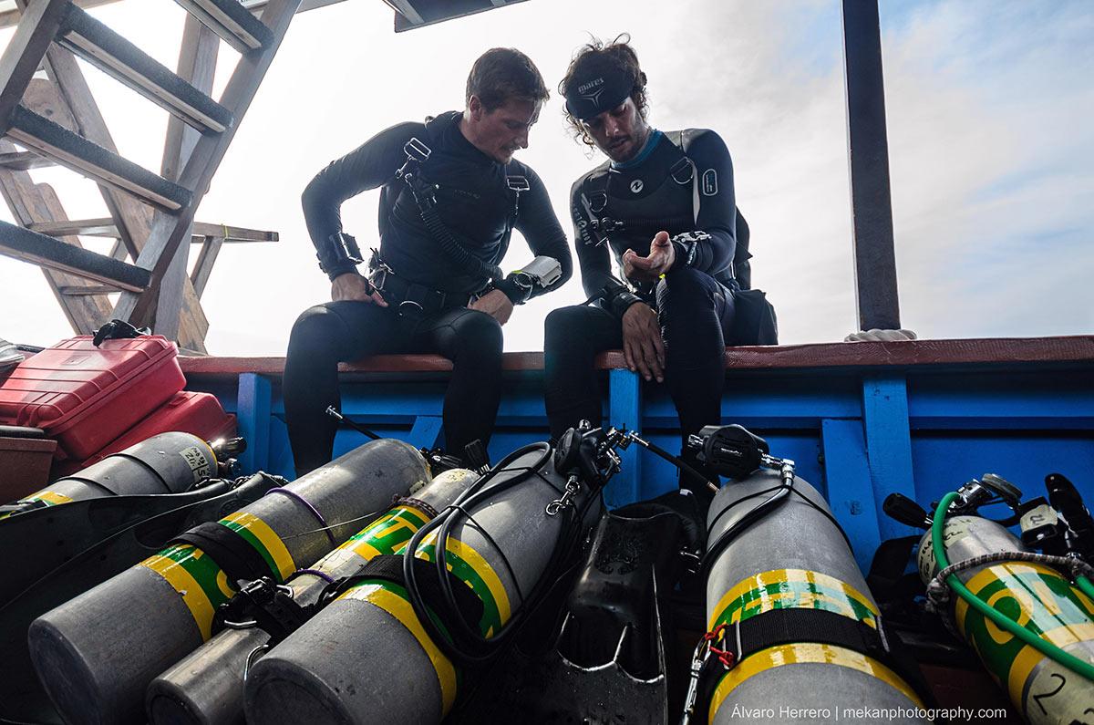 SimilanDiveTour's tweet photo. Nitrox is a mixture of more than 21% oxygen, with 32% being most-common. It enables you to stay at depth for longer because you are absorbing less nitrogen. The drawback is that you can’t go quite as deep on Nitrox. 
https://t.co/iJ4hP4BBOp
#nitrox #diver #similandivingtours https://t.co/XxerTuWCLo
