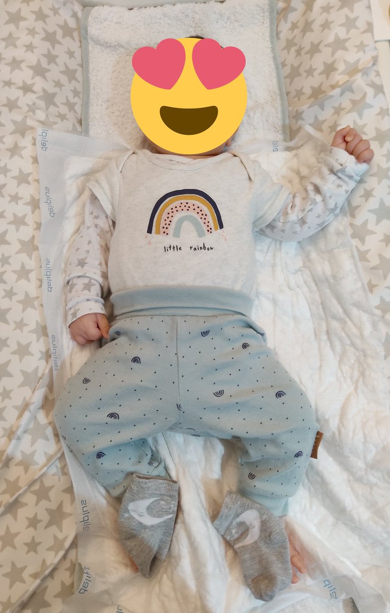 Ya me han llegado mis calcetines del #arboldelossueños , esos calcetines q con todo el amor del mundo me puso <a href="/Sisi822/">Sisi82</a> y q por fin están llenos otra vez de piecitos de bebé. Infinitas gracias Sisi por ponérmelos, y <a href="/esperaloca1980/">Locaespera NarcisaFeliz</a> por esa iniciativa q tanta ilusión genera! 😘😘