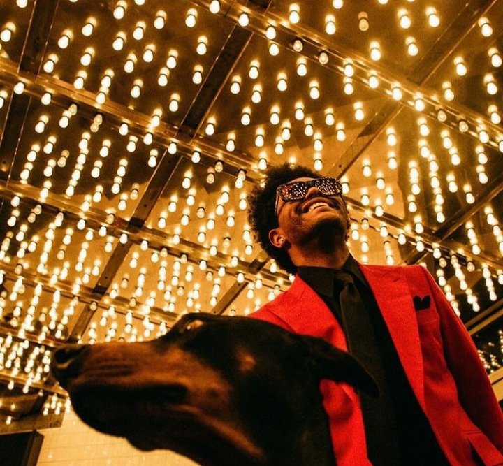 The weeknd blinding lights. The weeknd blinding lights. The weeknd певец 2020. The weeknd в очках. The weeknd blinding lights.