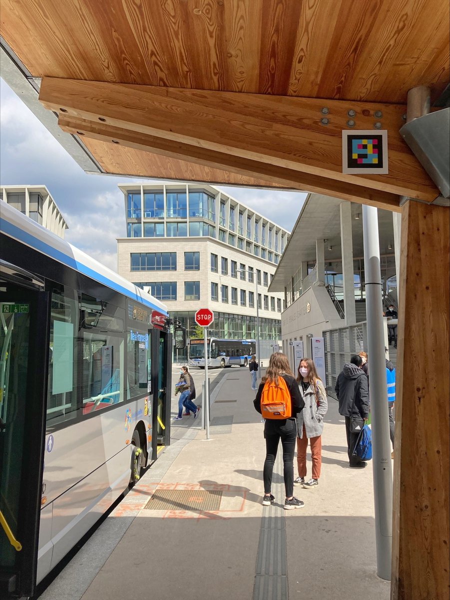 Avec <a href="/IDFmobilites/">IDF Mobilités</a>, <a href="/KeolisIDF/">Keolis Île-de-France</a> expérimente la technologie Navilens à Versailles, permettant de simplifier les déplacements des personnes déficientes visuelles dans les transports en commun, une première en France #Accessibilité > bit.ly/34eAoa7