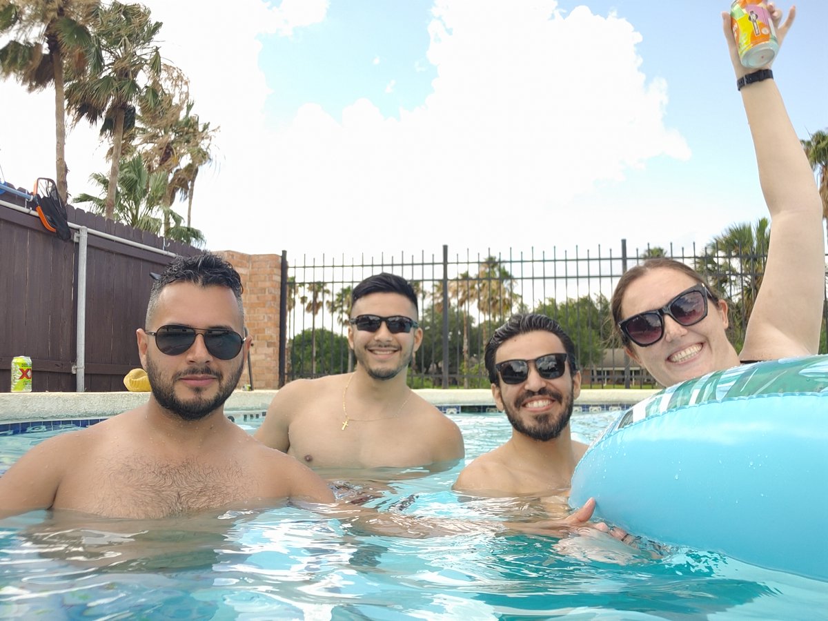 FreddyVelaTv's tweet photo. Enjoying some time by the pool! I had to gather some great people and enjoy it.

All week is great for the pool! Enjoy it!

#poolsquad #swimmingpool #sunsout #greatday https://t.co/8D9DMeWHiM