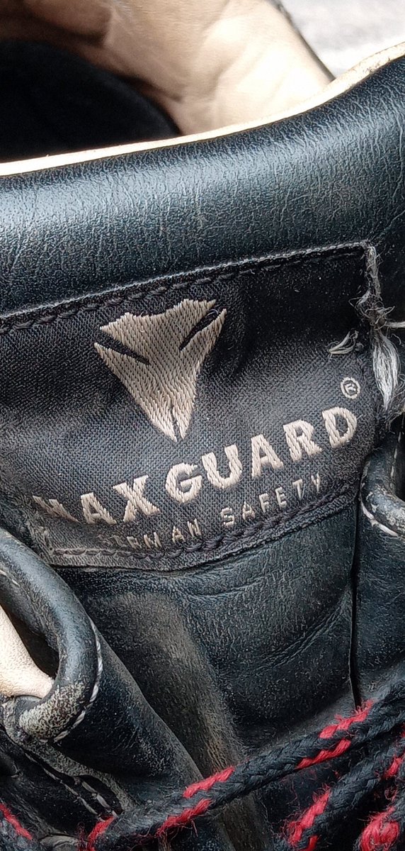 Kaspars712's tweet photo. Nē, šos darba apavua vairs nepirkšu. Izturējuši vien piecu mēnešu nēsāšanu (ziemu izrēķināju laukā)
#maxguard https://t.co/oBpx8JxQhc
