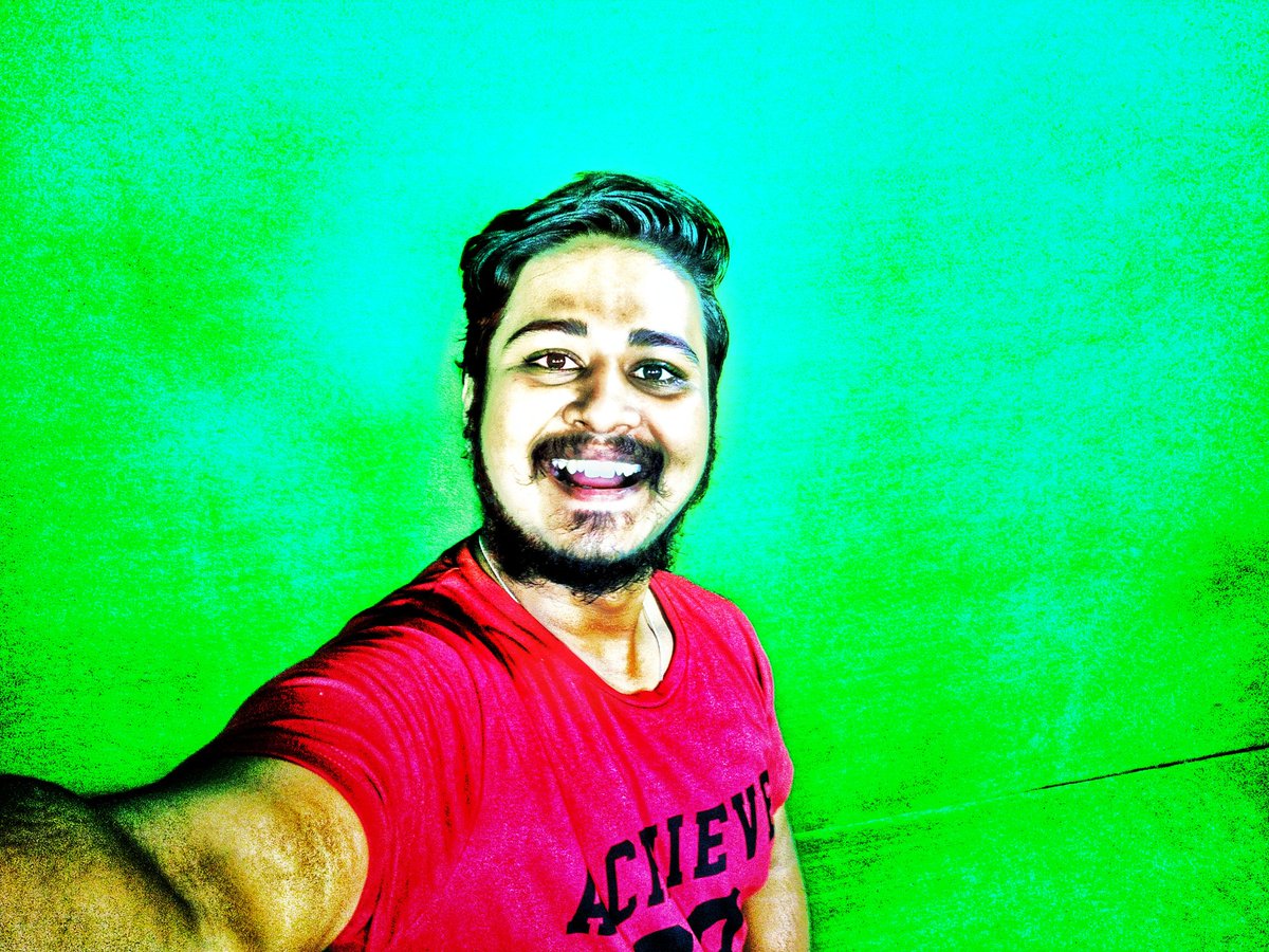 anchormaahin's tweet photo. behind the scenes before the show😜
#anchor #vj #anchormahin https://t.co/JSEhbhIhAu
