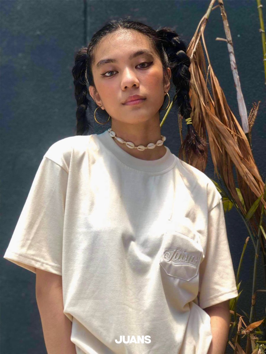 juansph_'s tweet photo. 🌴 𝐉𝐮𝐚𝐧𝐬 𝐒𝐜𝐫𝐢𝐩𝐭 𝐏𝐨𝐜𝐤𝐞𝐭 𝐓𝐞𝐞 “𝐓𝐫𝐨𝐩𝐢𝐤𝐨” | 𝐁𝐮𝐡𝐚𝐧𝐠𝐢𝐧 🌴

Make the most out of summer by rockin’ our first edition of basic pocket tee! This design is an embroidered version of the Simula’s OG Juans script. 

In Frame: Deric Arellano

#Tropiko
#Juans https://t.co/4ByVhn7z1J