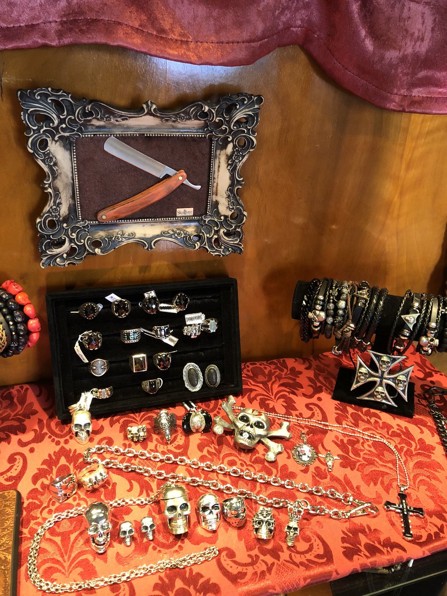 paradadeldiablo's tweet photo. Buena semana para todos!
Nuestra selección de joyas a la venta.
Anillos / Colgantes / Plata / Acero 
Pulseras / Piedras
Venta online👇🏻
https://t.co/6CiRCpt5HW https://t.co/qtP1U0hv1f