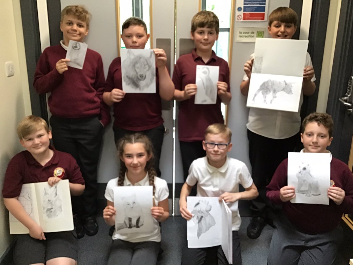 Class9DPS's tweet image. Fantastic Gary Hodges final pieces from C9! @DartonPrimary #DPS_art @ArtDps1