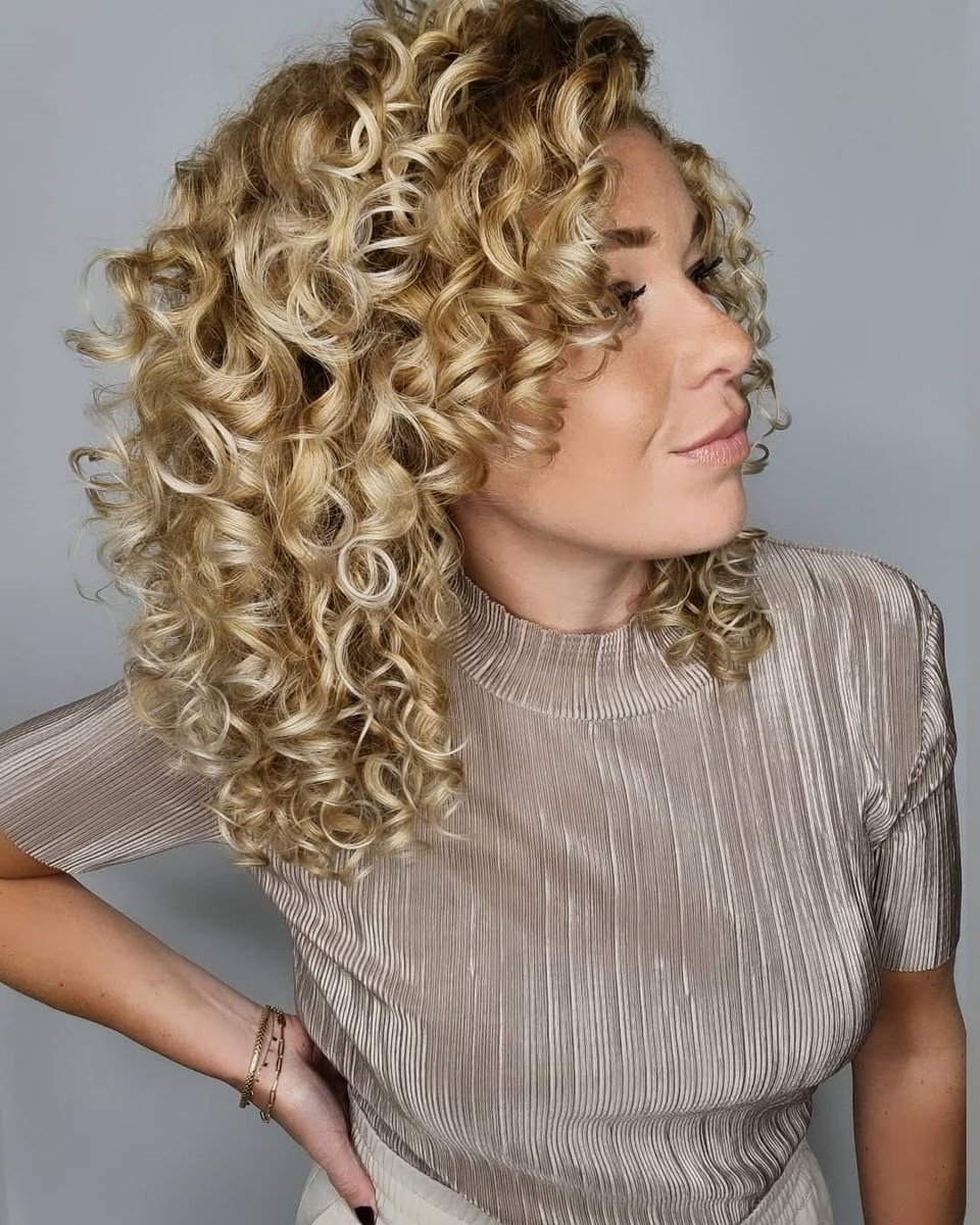 PrestigiousAfro's tweet photo. We love and cater to all curl types and patterns, supplying the best natural hair care products to revive and nurture your hair! 🥰✨ https://t.co/5xefircMkZ
📸:@istina.manners @charlottecurls @liaferreira.m
#TextureTuesday #PrestigiousAfroBeauty #Curls https://t.co/JxBjTVlSaO