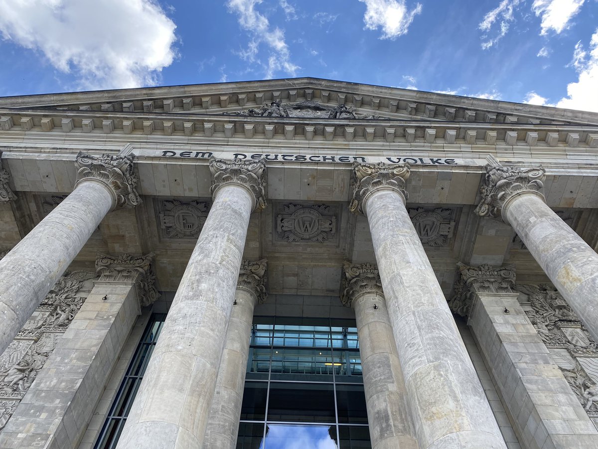 StefanKlettLSB's tweet photo. Erstmals: GreenCard für den Bundestag. Nah dran für den organisierten Sport mit der Politik im Herzen unserer Demokratie. Da sein wo die Musik spielt und für den gemeinnützigen Sport werben und einstehen. Lobbyarbeit gerade vor der Wahl 21 #daec #lsbnrw #dosb #vorankommen https://t.co/cmfeFljv7l