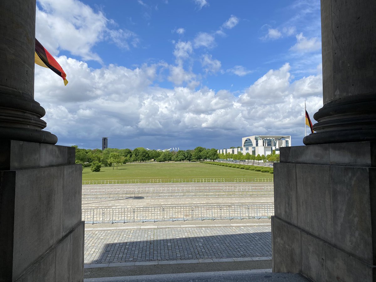 StefanKlettLSB's tweet photo. Erstmals: GreenCard für den Bundestag. Nah dran für den organisierten Sport mit der Politik im Herzen unserer Demokratie. Da sein wo die Musik spielt und für den gemeinnützigen Sport werben und einstehen. Lobbyarbeit gerade vor der Wahl 21 #daec #lsbnrw #dosb #vorankommen https://t.co/cmfeFljv7l