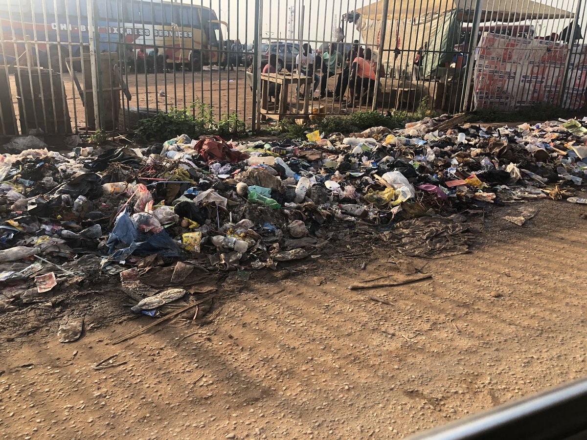 melifew213's tweet photo. Nyanya bustop, service lane from the market enroute old Karu, Do we have FCT minister? Cc @Fmohnigeria @FMEnvng @FCTCofficial @FCTWatch @ReportAbuja #DirtyAbuja #CleanupAbuja #AbujaTwitterCommumity #AbujaFacts #Abuja https://t.co/Tl5TM8Zrta