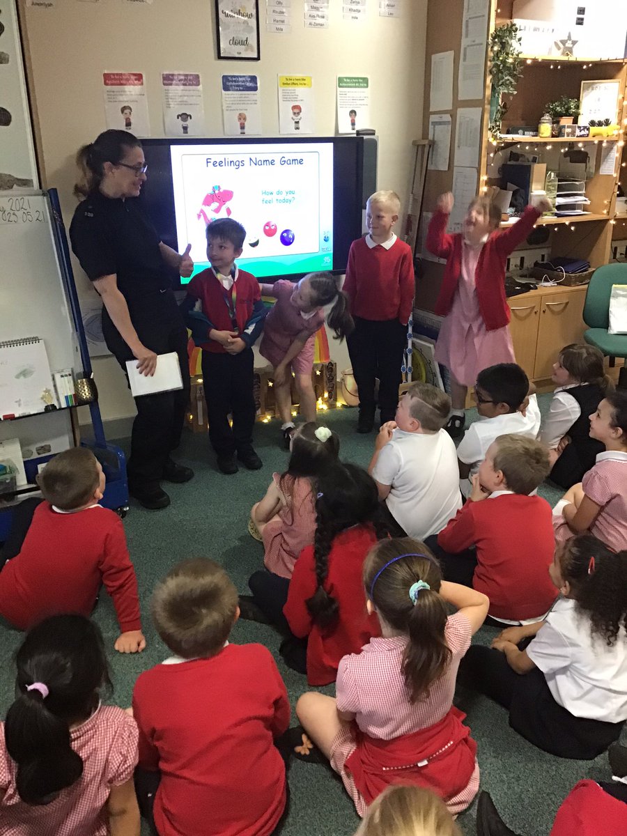 oldgupsyr2's tweet photo. 2GT were super excited to welcome their first real life visitor in a very long time ! Thanks for talking to us all about our feelings and being safe ! Thanks PC Karen @gwentpolice #ethicallyinformed #community https://t.co/wCRU0V6A2B