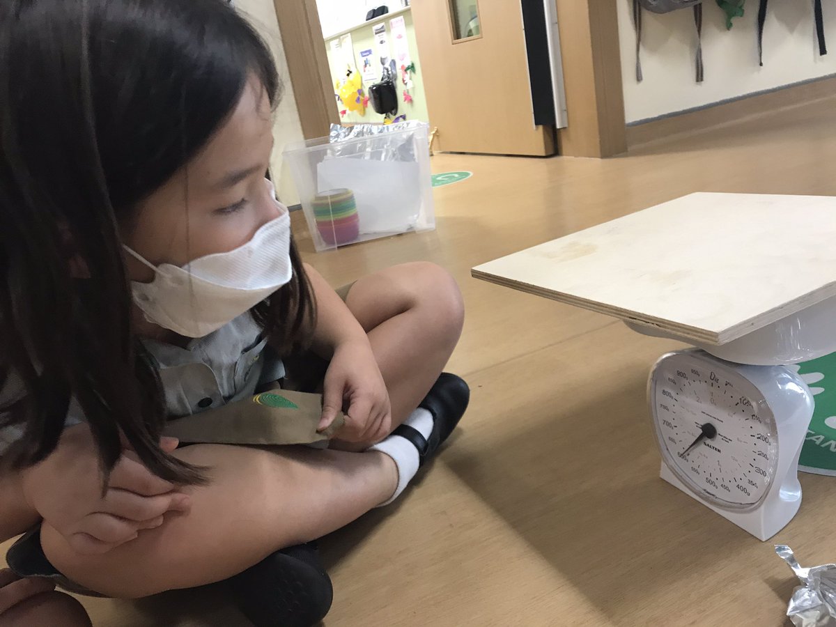 ArborYear2's tweet photo. We have had great fun testing how heavy, strong and waterproof materials are! #2E #arborprojects @ArborDubai https://t.co/0cliYh821O