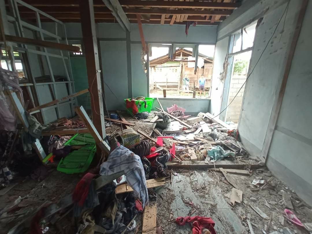 #May25Coup Daw Nang Kha Ward, Demoso

SAC HEAVY ARTILLERY DESTROYS TWO HOMES

#WhatsHappeningInMyanmar #PeopleDefenceForce #Myanmar
