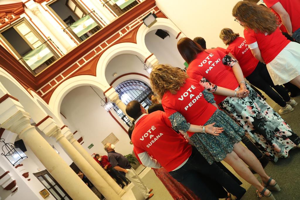 💪🏻 UNIDAD para un PSOE-A fuerte, de cambio.

Entregamos los avales de la candidatura de Juan Espadas con ilusión para trabajar por un proyecto para gobernar Andalucía.

#ElCambioParaGobernar ❤️ 
#UnMilitanteUnVoto🌹