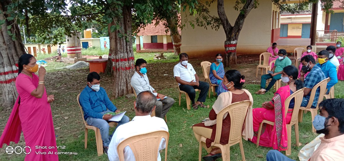 GPGuddehosur's tweet photo. #ನಮ್ಮಗ್ರಾಮಕೋರೋನಮುಕ್ತಗ್ರಾಮ ಅಭಿಯಾನಕ್ಕೆ ಚಾಲನೆ ನೀಡಲಾಯಿತು.. ಹಾಗೂ ಟಾಸ್ಕ್ ಫೋರ್ಸ್ ಸಮಿತಿಯ ಎಲ್ಲಾ ಸದಸ್ಯರಿಗೆ ರಕ್ಷಣಾ ಸಾಮಾಗ್ರಿಗಳನ್ನು ವಿತರಿಸಲಾಯಿತು #covid19 #kodagufightscorona #CovidIndia #villagetaskforce @ZP_Kodagu @RDPR_PRS @readingkafka https://t.co/gDCU2M2wuv