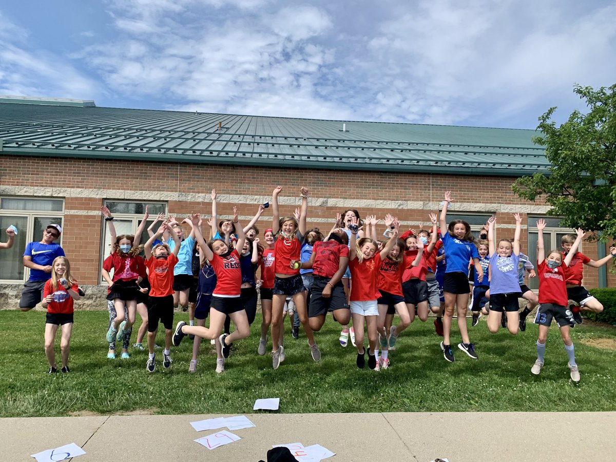 lastephens99's tweet photo. #CISTeamTenacity celebrated the end of our year long book challenge. Together they read 1,068 books during this school year! They tried authors and genres that they may have never read before and many exceeded their reading goals! #CISKnights #Kingsstrong https://t.co/5cQzRm5KVh