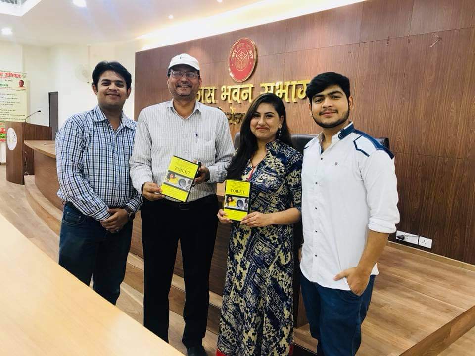 MakkarRudra's tweet image. Can&apos;t believe it has been 3 years 😅

Throwback to the release of our first Government Project, &quot;Toilet&quot; starring Seema Parihar. 

youtu.be/vM07XeoRG1E
#Proud #GovernmentProject #TCTProductions