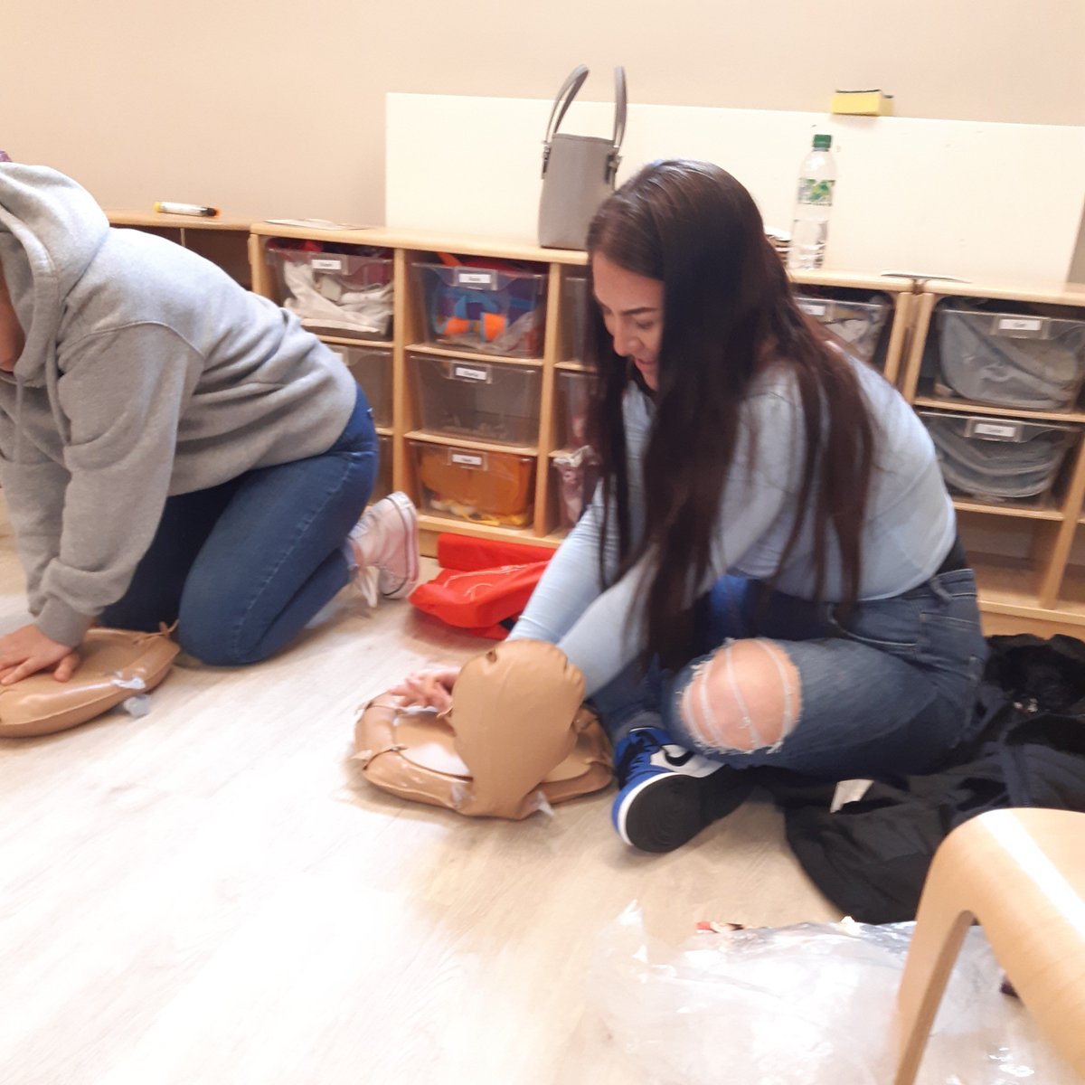 riverside_n_s's tweet photo. Great to see the team at #GrosvenorHouse perfecting their first aid skills last Saturday!  

#WeekendDedication #SafetyFirst #RiversideNurserySchools #Twickenham https://t.co/EUfnDiEtPx