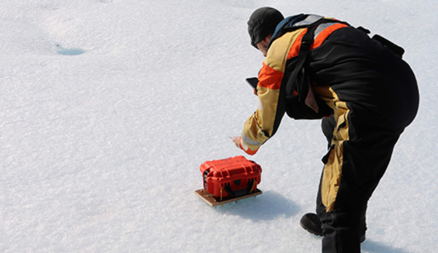 rocksevenmobile's tweet photo. #RockBLOCK is tested &amp; approved for use at -30C, making it the perfect tool in extreme conditions - like within the Arctic #Cryologger, transmitting drift patterns of icebergs via the pole-to-pole @IridiumComm Satellites: https://t.co/98O2BdFFue #SatelliteTracking #TechTuesday https://t.co/dtRPcAVFpt