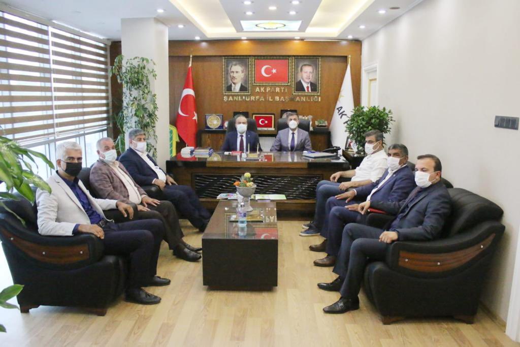 fatihmetintr's tweet photo. Kadim şehrimiz Şanlıurfa’da Ziraat Oda Başkanlarımızla bir araya gelerek çiftçilerimizin sorunlarını ve önerilerini dinledik. Önümüzdeki hasat dönemi ve çalışmalar ile ilgili istişarelerde bulunduk. https://t.co/QFZ5AAvsdt