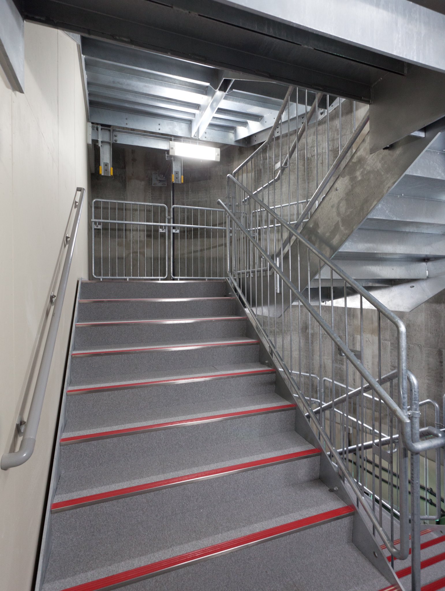 スカイツリー Tokyo Skytree Pa Twitter 明日の会話のネタになる 東京スカイツリー うんちく 避難階段は合計で もしもの時のための避難階段 東京スカイツリーにも備わっています 天望回廊から1階までの段数は なんと合計2 523段 どこに設置されて スカイツリー Tokyo Skytree Pa Twitter 明日の会話のネタになる 東京スカイツリー うんちく 避難階段は合計で もしもの時のための避難階段 東京スカイツリーにも備わっています 天望回廊から1階までの段数は なんと合計2 523段 どこに設置されて