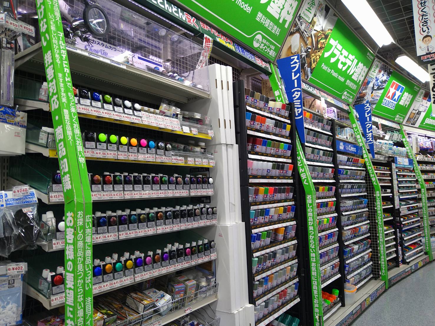 ヨドバシカメラ 秋葉原店 プラモデルのことならお任せ ニッパー 接着剤 マスキングテープをはじめ 各種工具はもちろん 塗料も幅広い品揃えでご用意しております きっと欲しいアイテムが見つかるはず ヨドバシakiba 6階ホビーコーナー