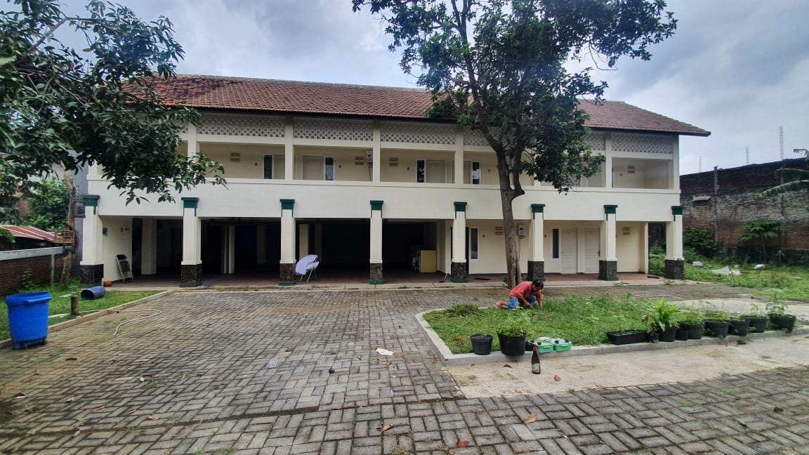 KOS PUTRI 
JL CANDI BIMA II NO 2 (SEBELAH MUSHOLLA AT-TAWABIN)
FASILITAS 
1. AC
2. KAMAR MANDI DALAM
3. QUEEN BED
4. TV
5. WIFI
6. LISTRIK
7. PARKIR MOBIL 
8. SATPAM
9. KAMAR LUAS

HUB : 08170501040 <a href="/ombhe/">Rey Auliandre</a>