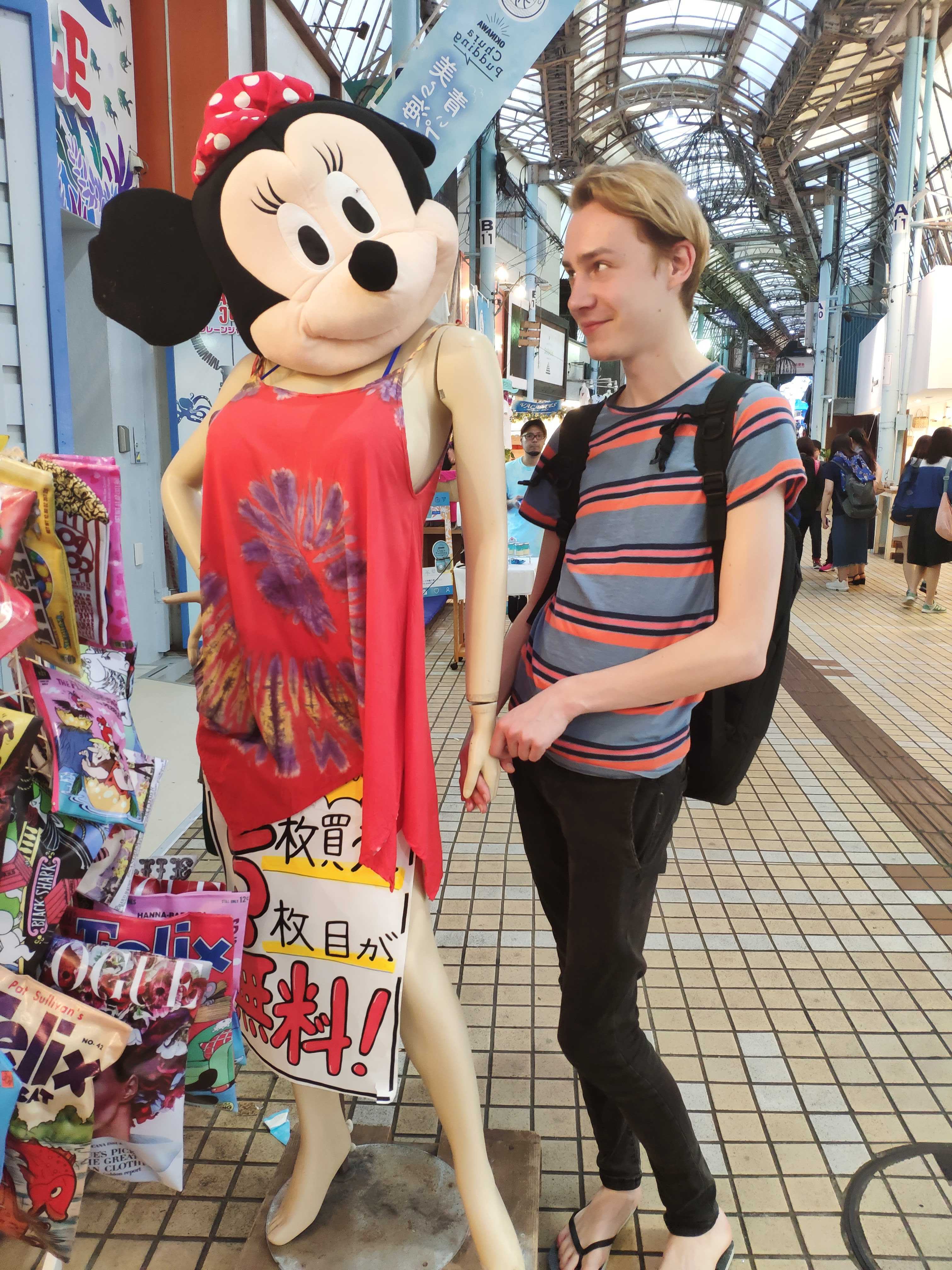 旅丸sho 旅する経営者 ラトビア人のアルトゥル氏の日本語勉強に付き合っているのですが 先日 あたかも を使った例文を作ってくださいと伝えたところ あのトラ模様の猫ちゃんとは この間スーパーの帰りに会たかもしれない と返事が返ってきたんですが