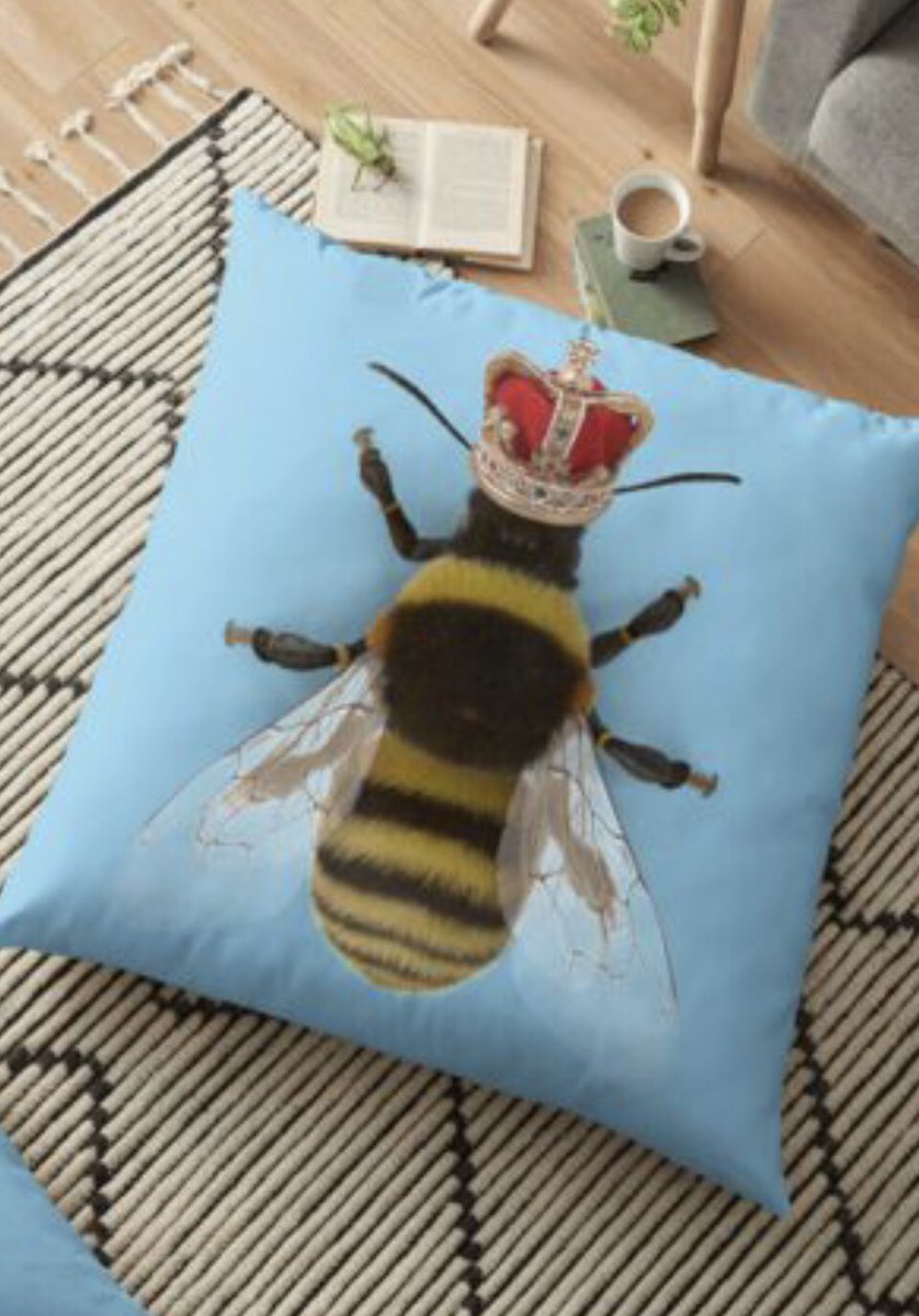 InsectHouse's tweet photo. #tuesdayvibe Queen Beeeeeeee! 🐝 #royal #bees #HomeDecor found at https://t.co/JdfEWhzgBv https://t.co/P4NKGWf8rd