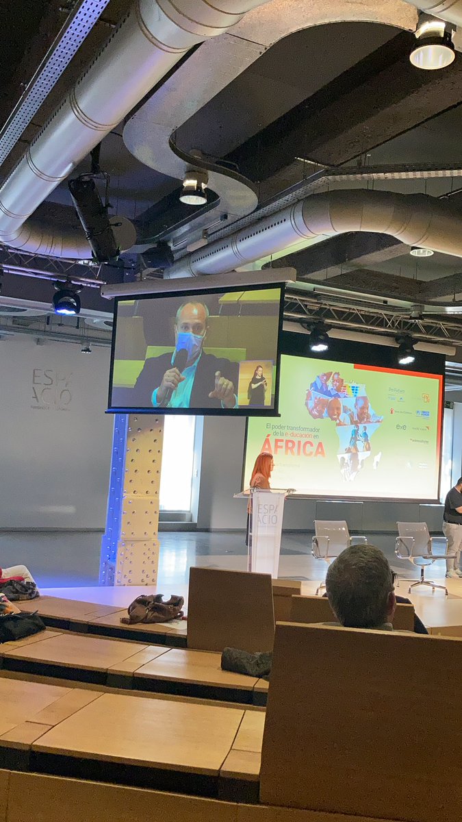 WorldVisionONG's tweet photo. Nuestro director @ruiz_gaitan hablando de las consecuencias de la COVID-19 en África: “Cuando cierras una puerta de una escuela, cierras la puerta a muchos otros derechos de la infancia” @ProFuturo_ @Casaafrica @Planeta_Futuro @mundo_negro #EducarTransforma #DiaDeAfrica https://t.co/qbQSvbkxpY