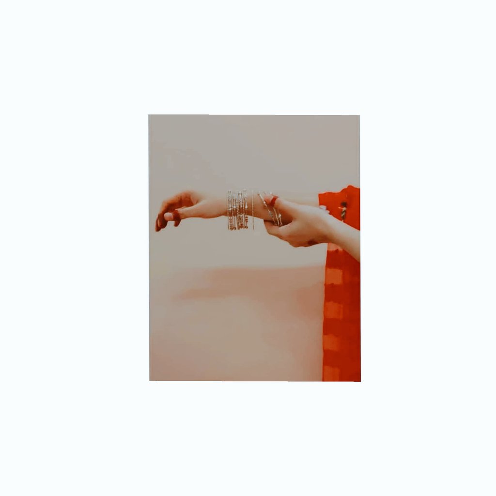 ہــم ان کے دھــیان مــیں ہــیں
ہــم بھی کــس گمــان میــں ہیــں 
✨🌸
#روبی