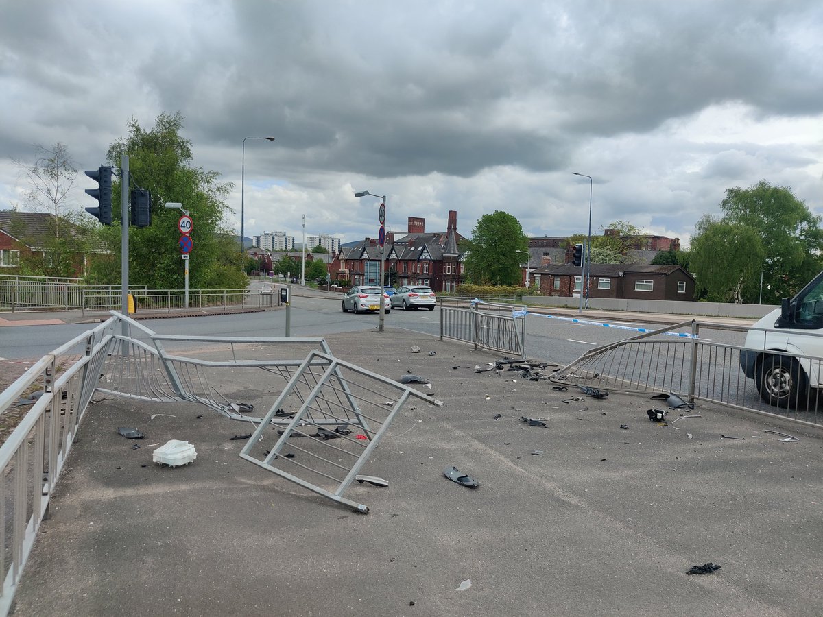 sunitpatel_'s tweet photo. @TamesideCouncil @gmpolice @AngelaRayner 
This incident took place near to me last Friday/ Saturday. It's now Tuesday and it still hasn't been cleared. The lack of response creates a negative perception from residents on local authorities, naturally lowers societal standards. https://t.co/hujJVRVPJ7