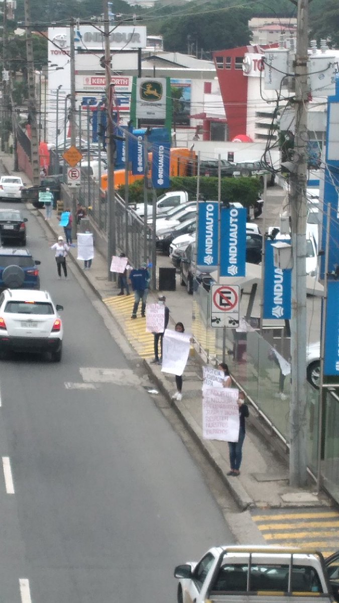 jonathan7azul's tweet photo. Sr. Presidente @LassoGuillermo que piensa hacer con los miles de trabajadores despedidos en PANDEMIA y son PISOTEADOS por los empresarios 1 de ellos grupo induauto indusur Induwagen @DespedidosG @JoselitoPaladin @MinTrabajoEc @CJudicaturaEc @AsambleaEcuador @DDHH_Ec @tctelevision https://t.co/ryOeq6hFCE