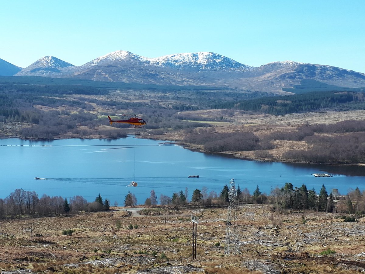 pdgaviation's tweet image. Stringing between wood pole lines in Invergarry – quite a backdrop 
#helicopter, #loadlifting, #underslung
#officewithaview #scenicscotland