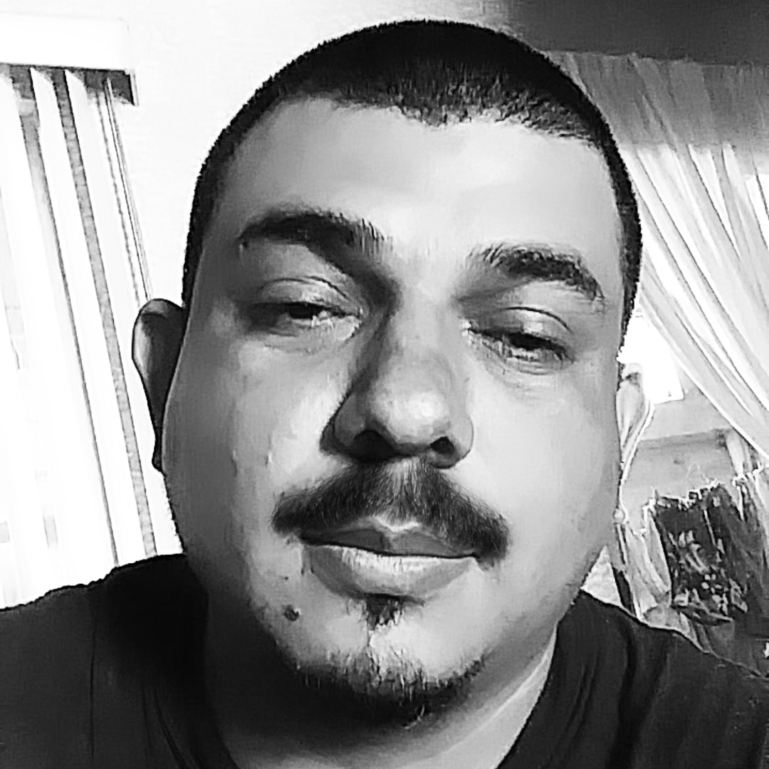 karlosparza's tweet photo. #NuevaFotoDePerfil https://t.co/EBmppFKOR8